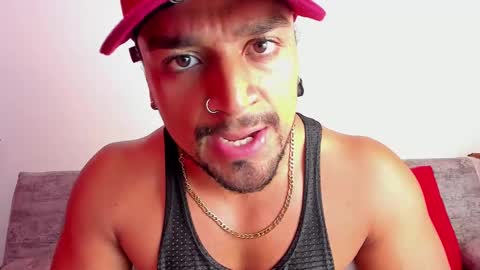 Snapshot of mike_estevess chatting on 02-09-25, 02:07   online show from 02-09-25, 02:07
