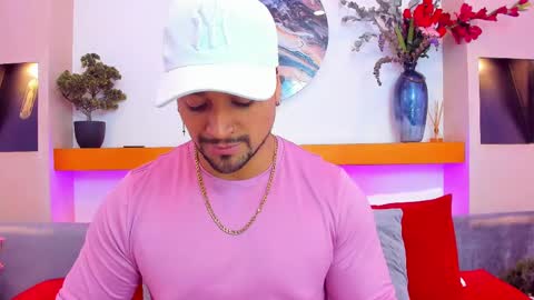 Snapshot of mike_estevess chatting on 02-20-25, 04:50   online show from 02-20-25, 04:50