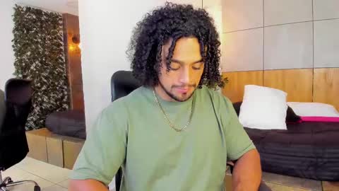 Snapshot of mike_estevess chatting on 03-04-25, 07:19   online show from 03-04-25, 07:19