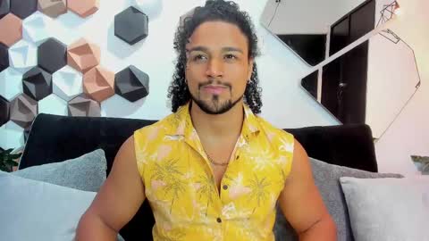 Snapshot of mike_estevess chatting on 03-08-25, 12:20   online show from 03-08-25, 12:20