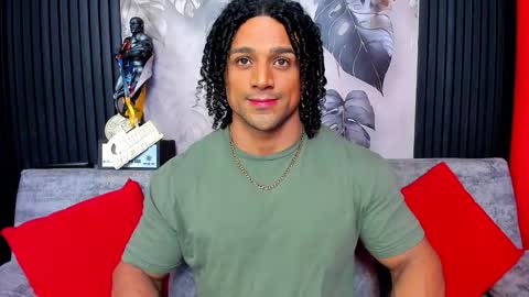 Snapshot of mike_estevess chatting on 10-02-25, 09:16   online show from 10-02-25, 09:16