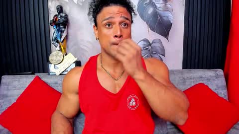 Snapshot of mike_estevess chatting on 10-06-25, 12:08   online show from 10-06-25, 12:08