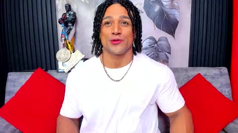 Snapshot of mike_estevess chatting on 10-10-25, 07:29   online show from 10-10-25, 07:29
