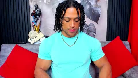 Snapshot of mike_estevess chatting on 10-13-25, 02:00   online show from 10-13-25, 02:00