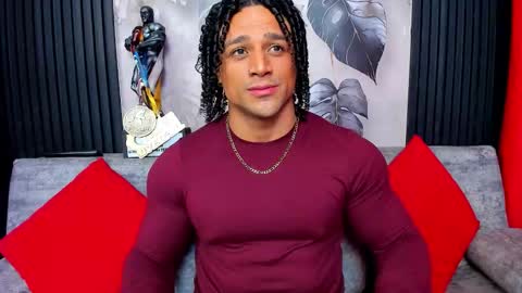 Snapshot of mike_estevess chatting on 10-18-25, 03:09   online show from 10-18-25, 03:09