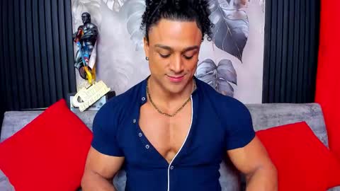 Snapshot of mike_estevess chatting on 10-21-25, 05:08   online show from 10-21-25, 05:08
