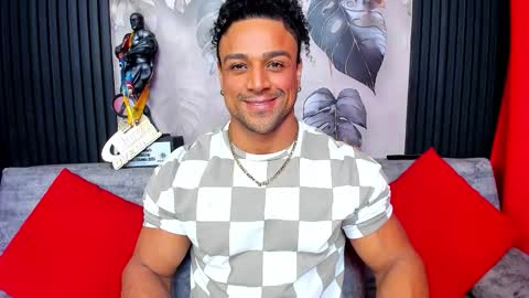 Snapshot of mike_estevess chatting on 10-26-25, 09:37   online show from 10-26-25, 09:37