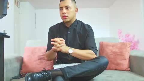 Snapshot of mike_fetish_ chatting on 02-17-26, 12:23 Im Mike online show from 02-17-26, 12:23