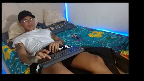 Snapshot of mike_harvey1 chatting on 11-19-25, 03:28 Kei online show from 11-19-25, 03:28