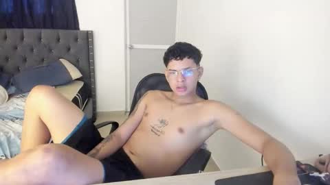 Snapshot of mike_master9 chatting on 10-21-25, 11:22 mike_master9 online show from 10-21-25, 11:22