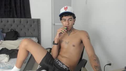 Snapshot of mike_master9 chatting on 11-08-25, 12:11 mike_master9 online show from 11-08-25, 12:11