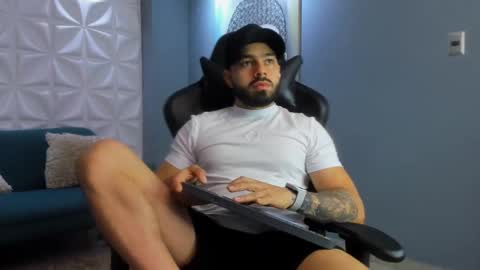 Snapshot of mikeblare chatting on 01-03-25, 07:07 Mike Blare online show from 01-03-25, 07:07