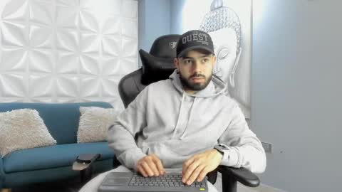 Snapshot of mikeblare chatting on 01-04-25, 07:13 Mike Blare online show from 01-04-25, 07:13