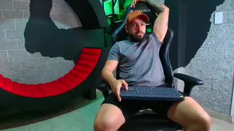 Snapshot of mikeblare chatting on 01-07-25, 07:06 Mike Blare online show from 01-07-25, 07:06