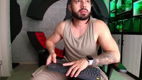 Snapshot of mikeblare chatting on 01-10-25, 07:11 Mike Blare online show from 01-10-25, 07:11