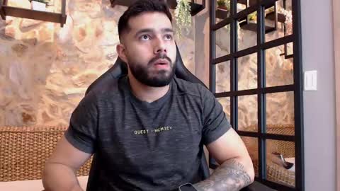 Snapshot of mikeblare chatting on 01-11-25, 07:05 Mike Blare online show from 01-11-25, 07:05