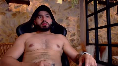 Snapshot of mikeblare chatting on 01-13-25, 10:13 Mike Blare online show from 01-13-25, 10:13