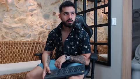 Snapshot of mikeblare chatting on 01-14-25, 07:11 Mike Blare online show from 01-14-25, 07:11