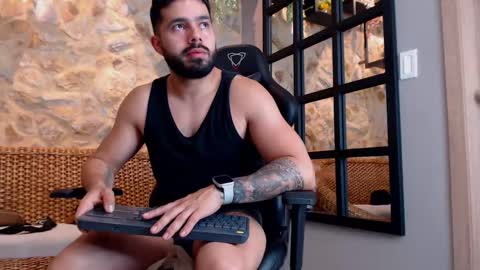 Snapshot of mikeblare chatting on 01-15-25, 11:08 Mike Blare online show from 01-15-25, 11:08