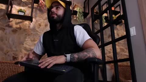 Snapshot of mikeblare chatting on 01-16-25, 06:59 Mike Blare online show from 01-16-25, 06:59