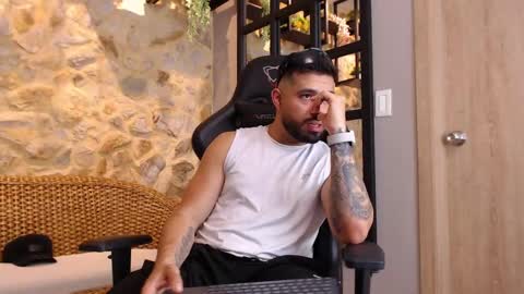 Snapshot of mikeblare chatting on 01-18-25, 10:17 Mike Blare online show from 01-18-25, 10:17