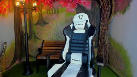 Snapshot of mikeblare chatting on 01-25-25, 07:18 Mike Blare online show from 01-25-25, 07:18