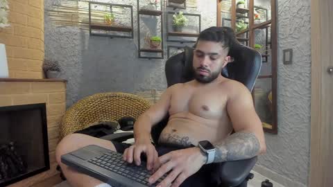 Snapshot of mikeblare chatting on 01-31-25, 07:51 Mike Blare online show from 01-31-25, 07:51