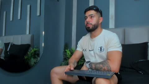 Snapshot of mikeblare chatting on 02-03-25, 07:42 Mike Blare online show from 02-03-25, 07:42