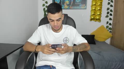 Snapshot of mikee_scooth chatting on 12-05-24, 08:33 mikee_scooth online show from 12-05-24, 08:33