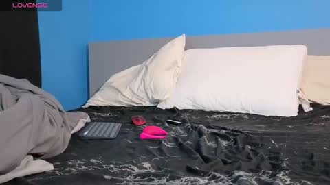 Snapshot of mikehawk1589 chatting on 10-14-25, 08:48 mikehawk1589 online show from 10-14-25, 08:48