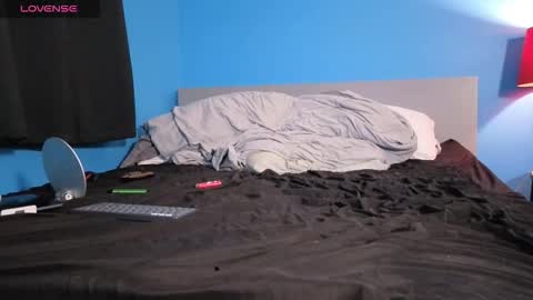 Snapshot of mikehawk1589 chatting on 10-17-25, 06:38 mikehawk1589 online show from 10-17-25, 06:38