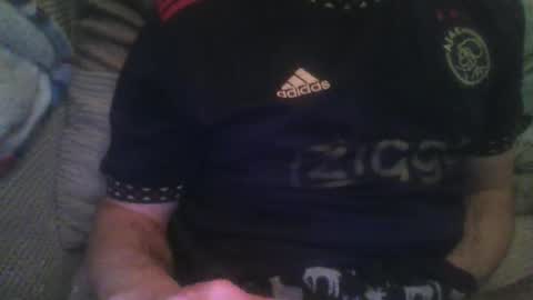 mikehockishuge9 online show from 11-28-25, 05:04