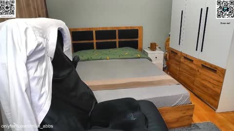 Mike    online show from 11-27-25, 01:35