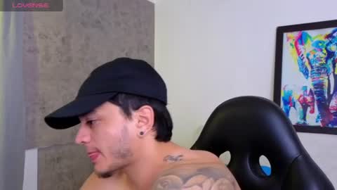 Snapshot of mikke_love chatting on 06-11-26, 02:26 MIKKE online show from 06-11-26, 02:26