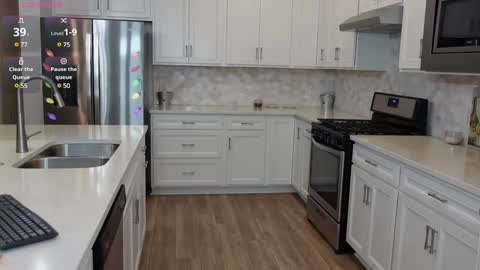 Mikaylah online show from 12-10-24, 04:17