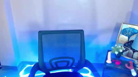 mikmik_99 online show from 01-10-26, 06:37