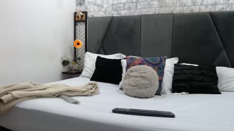 mila_adamss online show from 12-19-25, 10:33