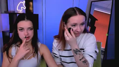 Snapshot of mila_glow chatting on 10-25-25, 08:33 mila_glow online show from 10-25-25, 08:33