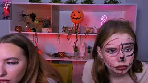 Snapshot of mila_glow chatting on 10-29-25, 08:43 mila_glow online show from 10-29-25, 08:43