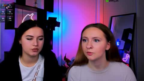 Snapshot of mila_glow chatting on 11-13-25, 07:35 mila_glow online show from 11-13-25, 07:35