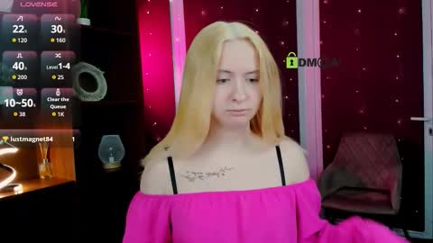 Snapshot of mila_glow chatting on 12-15-25, 07:29 mila_glow online show from 12-15-25, 07:29