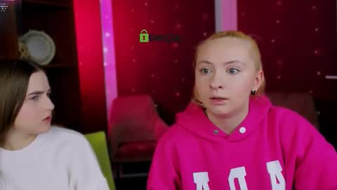 Snapshot of mila_glow chatting on 12-20-25, 06:53 mila_glow online show from 12-20-25, 06:53