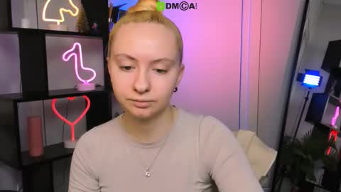 Snapshot of mila_glow chatting on 12-21-25, 06:31 mila_glow online show from 12-21-25, 06:31