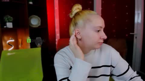 Snapshot of mila_glow chatting on 12-22-25, 05:48 mila_glow online show from 12-22-25, 05:48