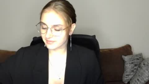 Snapshot of mila_keyy chatting on 10-29-25, 10:22 mila_keyy online show from 10-29-25, 10:22