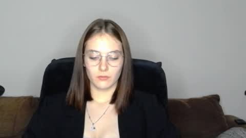 Snapshot of mila_keyy chatting on 11-19-25, 10:21 mila_keyy online show from 11-19-25, 10:21