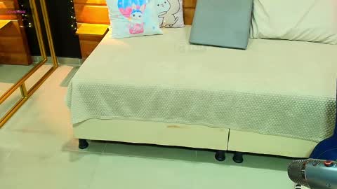 Milena  online show from 03-04-25, 11:40