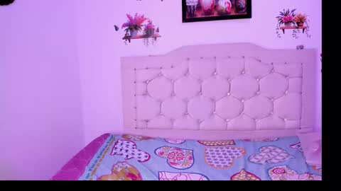 laura online show from 01-12-26, 05:23