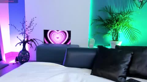 Mila online show from 10-05-25, 11:41