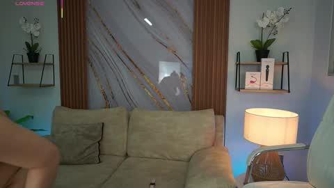 Snapshot of milacrave chatting on 10-02-25, 11:39 milacrave online show from 10-02-25, 11:39